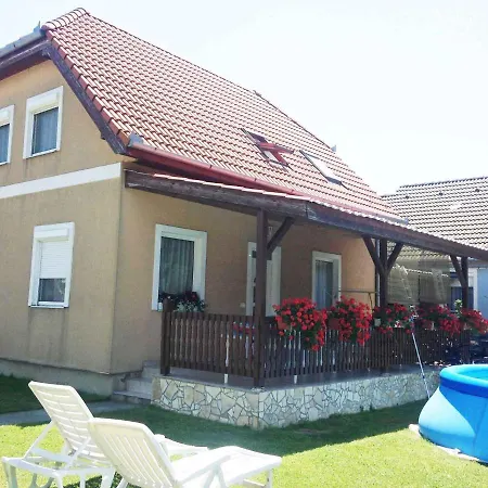 Nyaraló Holiday In Balatonmariafurdo 19476 Balatonkeresztúr
